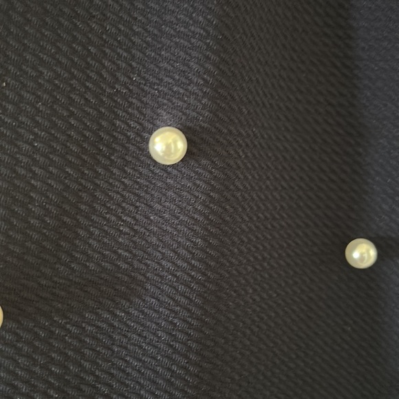 Pearl shirt with scalloped edges - Picture 2 of 3